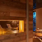 22 Summits Boutique 4*